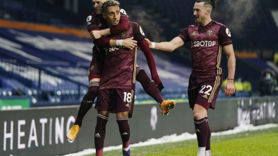El Leeds goleó a West Bromwich y se alejó del descenso