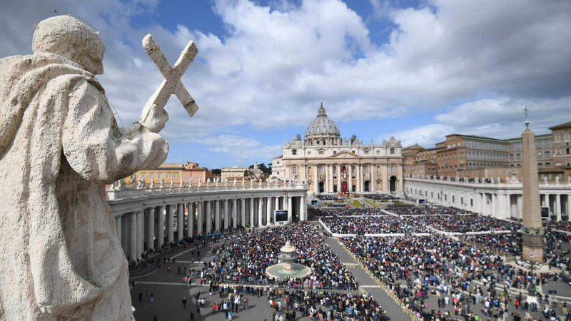 El Vaticano condena a casi nueve años de prisión al expresidente de su banco por lavado de dinero 