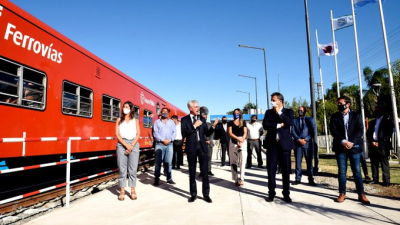 Massa y Meoni participan de la prueba de tren que une General Guido con Divisadero de Pinamar