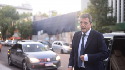 Massa entrega equipamiento para la construcción de un nuevo ecoparque en Chascomús