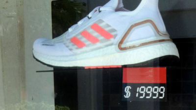 Las zapatillas de primeras marcas se convirtieron en un lujo para pocos