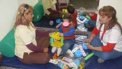 Padres insisten en la necesidad de un edificio para la estimulación temprana de sus hijos
