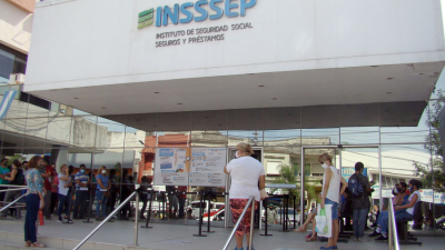Insssep: polémica por una supuesta vacunación selectiva