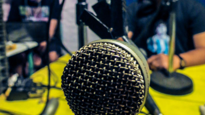 Al aire: la radio cecualera vuelve al éter con una variada programación