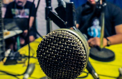 Al aire: la radio cecualera vuelve al éter con una variada programación