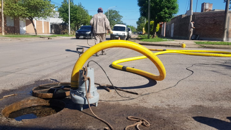 Sameep realizó un operativo de saneamiento cloacal en Sáenz Peña