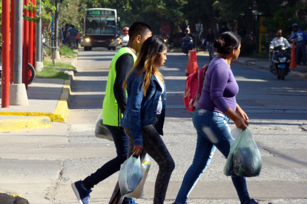 Mientras se esperan nuevas restricciones, la vida continúa
