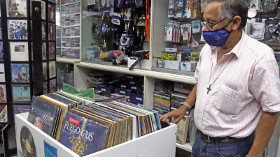 Cassettería Carlos Gardel superó el desafío del tiempo y la tecnología