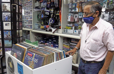 Cassettería Carlos Gardel superó el desafío del tiempo y la tecnología