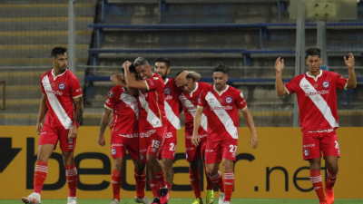 Triunfazo del Bicho ante la Católica para quedar puntero