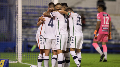 Vélez fue palo y a la bolsa ante Patronato