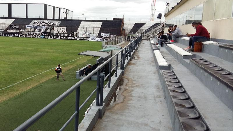 No dejaron ingresar a periodista del diario Primera Línea en el clásico