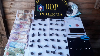 Marihuana, cocaína, una moto decomisada y una detenida en el barrio Chilillí