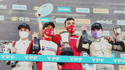 El chaqueño Luca Longhi en el podio de la Fórmula Renault 2.0