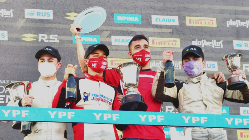 El chaqueño Luca Longhi en el podio de la Fórmula Renault 2.0