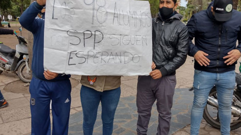 Penitenciarios egresados se movilizaron en reclamo por su incorporación