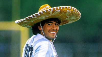 Homenajearon a Maradona en el estadio Azteca