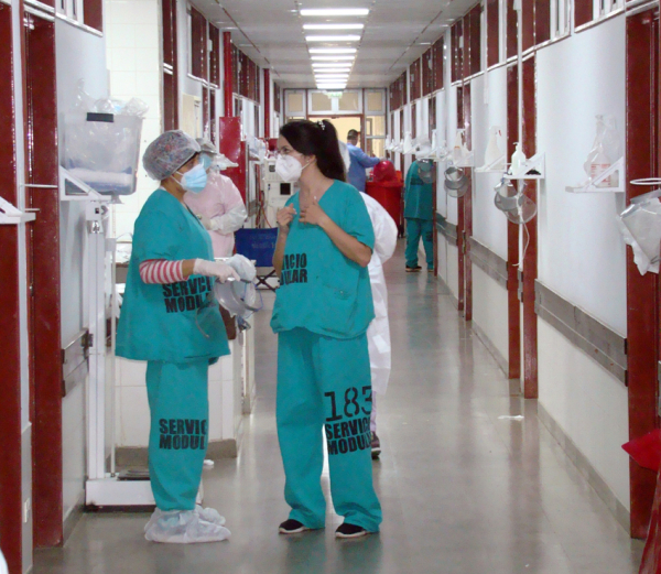 Trabajadores de del Pastilla 4 del Hospital Perrando donde se atiende a pacientes con coronavirus. 09-06-21. Fabián Maldonado