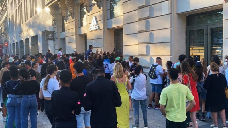 Messi salió de compras y generó una locura en las calles de París