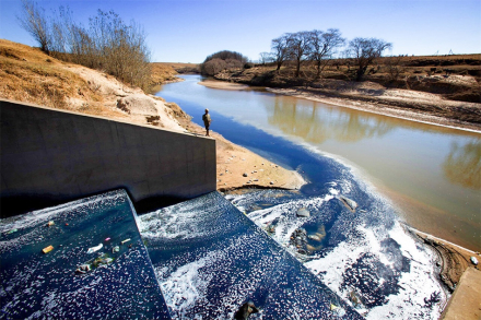 Africa river-pollution.jpg
