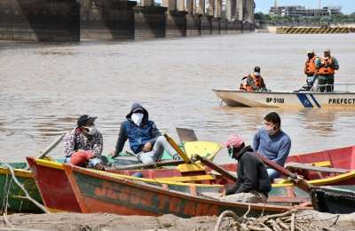 Pescadores con poca venta mientras se esperan niveles más bajos del río