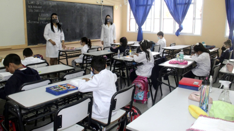 Habrá "presencialidad plena" en las escuelas desde el 1 de septiembre