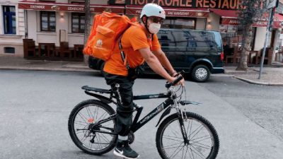 Fue ministro en Afganistán y ahora trabaja de "delivery" en Alemania