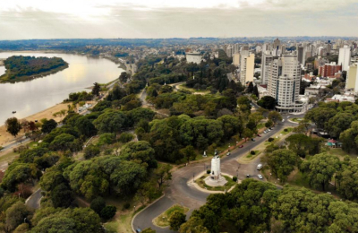 Paraná: río, verde e historia en la ciudad