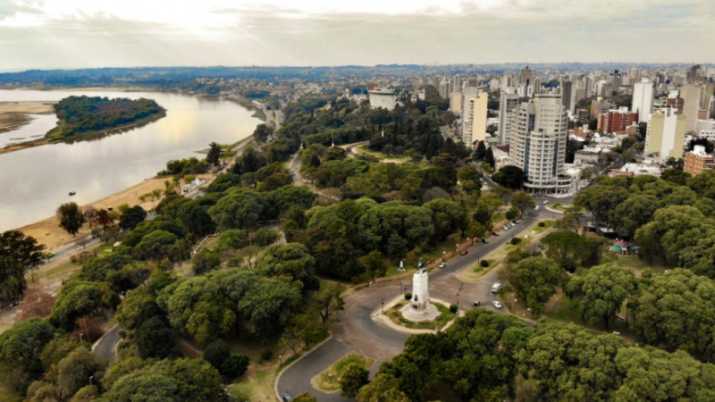 Paraná: río, verde e historia en la ciudad