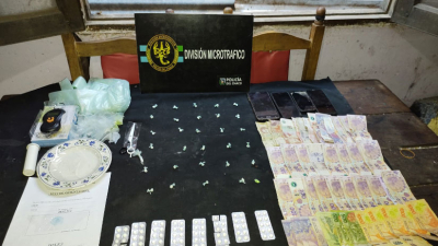 Detuvieron a dos hermanos en un allanamiento antinarcóticos en el barrio Camalote