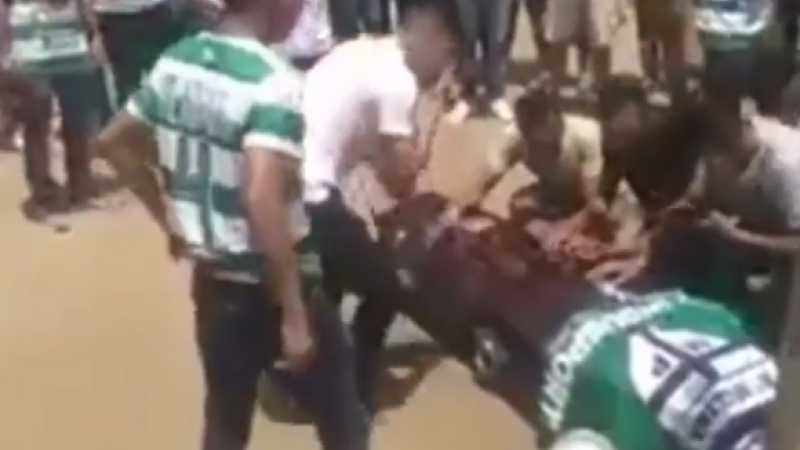 Corrientes: Llevaron el ataúd a la cancha e hizo un gol