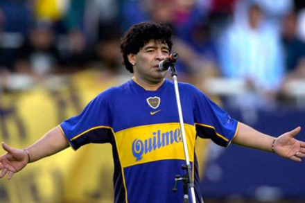 Maradona la pelota 2.jpg