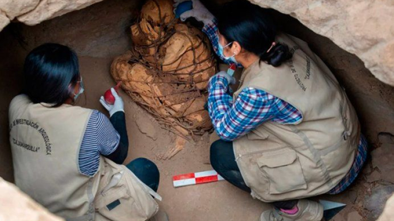 Perú: hallaron una momia preincaica en un complejo urbano de Lima