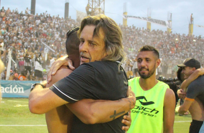Cravero seguirá siendo el DT de For Ever
