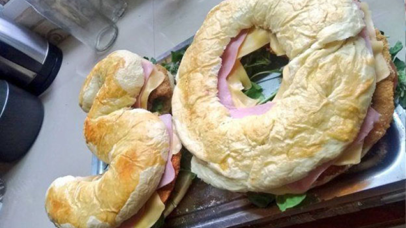Le regaló una torta- sándwich a su prima por el cumpleaños y se hizo viral