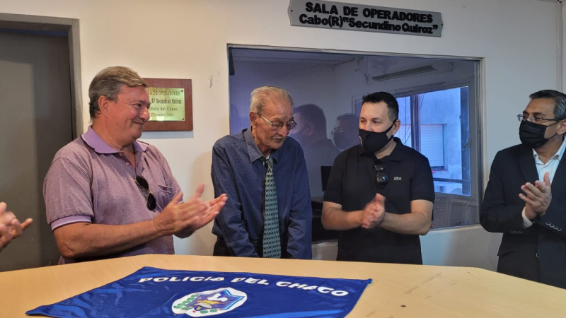 Con un homenaje en vida, la Policía nombró a la sala de operadores como Secundino Quiroz  
