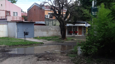Vecinos del Barrio Jorge Newbery reclaman por falta de presión de la red de agua potable 