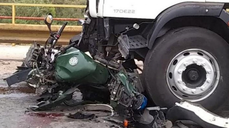 Un gendarme murió tras un choque de camiones que llevaban equipamientos del MotoGP