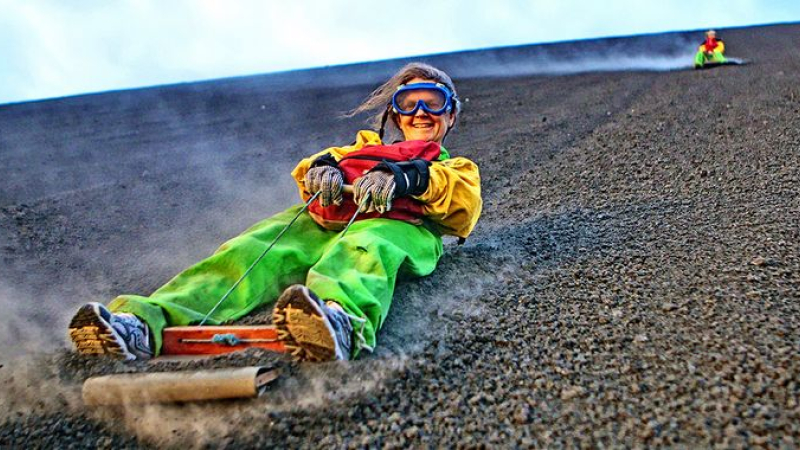 La experiencia de "surfear" las laderas de un volcán activo