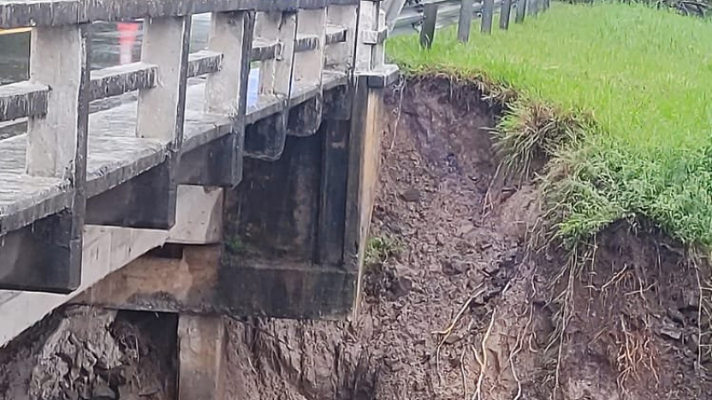 Ruta 12: cortan el tránsito entre Itá Ibaté y Corrientes por peligro de derrumbes en puentes