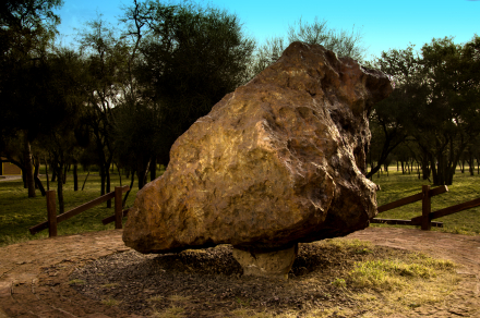 Campo del Cielo-Meteorito-piguen nonaxa-gancedo2.jpg