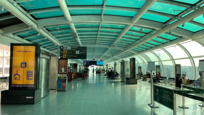 Hackearon pantallas de un aeropuerto de Río y transmitieron películas pornográficas