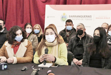Magda conferencia incendio.jpg