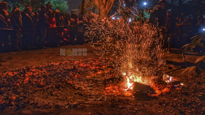 Se celebró el tradicional paso por las brasas o "tatá yahesá" 