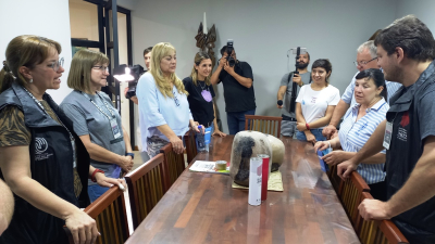 La presidenta de la legislatura chaqueña visitó el encuentro internacional de escultores de en Castelli