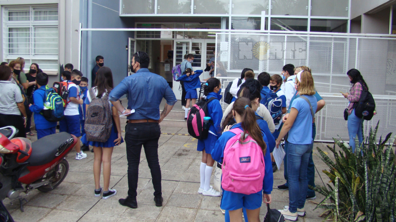 Vuelven las clases con una hora más en escuelas primarias