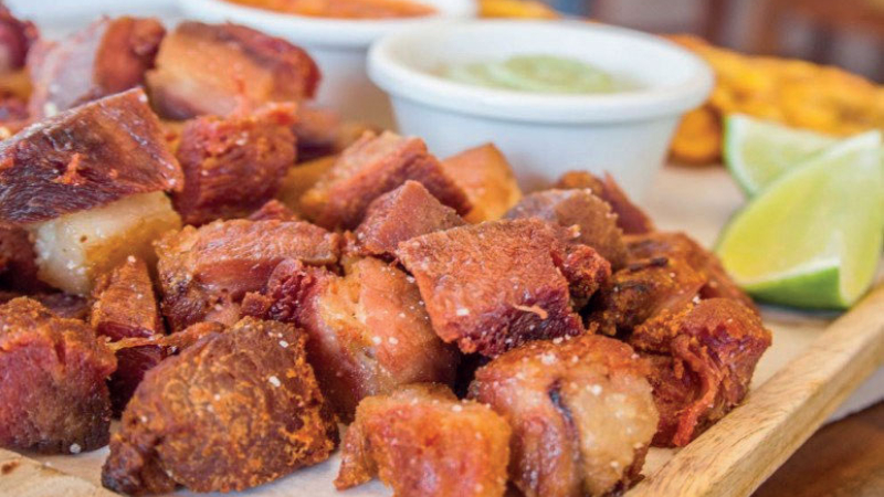 Litoraleño de pura cepa: pancitos con chicharrón