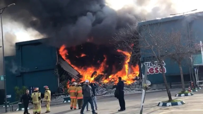Incendio y derrumbe en un shopping de Punta del Este
