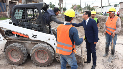 Martínez recorrió obras de pavimentación que se ejecutan en avenida Las Heras