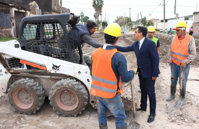 Martínez recorrió obras de pavimentación que se ejecutan en avenida Las Heras